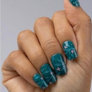 Red Aspen Nail Dashes